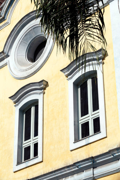 Façade de l'église Saint-François d'Assis, construite à Sao Paulo au XVIIe siècle et reconstruite dans un style baroque au XVIIIe siècle. Brésil - Photo, image