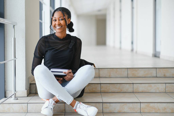 portrait of happy female african american college student - Foto, afbeelding