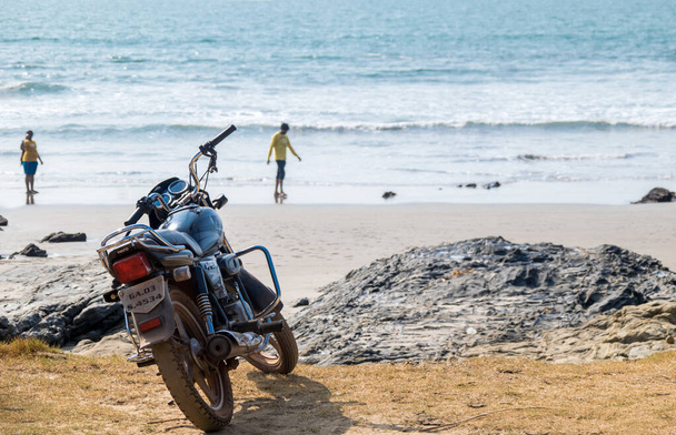 Índia, Goa. Motocicleta no Oceano Índico - Foto, Imagem