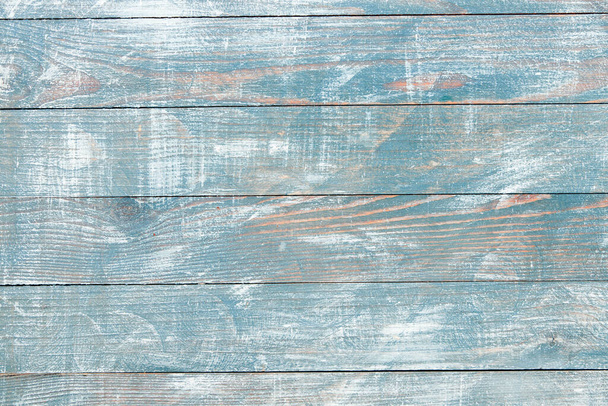 結び目や爪の穴を持つヴィンテージブルーの木の背景テクスチャ。古い塗装木の壁。青の抽象的な背景。ヴィンテージ木製ダークブルー水平ボード.  - 写真・画像