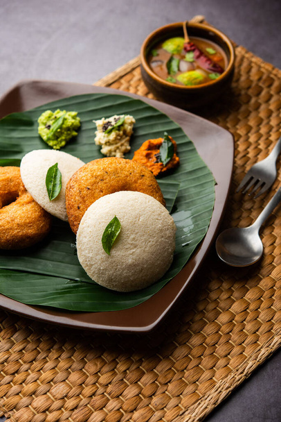 Sambar Prsambhar 'lı idli Vada Medu wada pirinç keki de denir. - Fotoğraf, Görsel