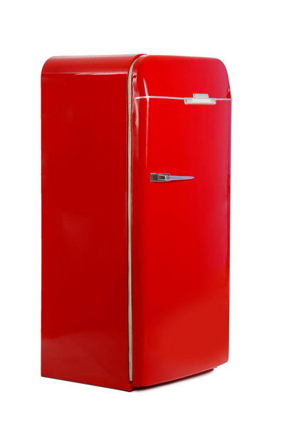 Rode koelkast op witte achtergrond - Foto, afbeelding
