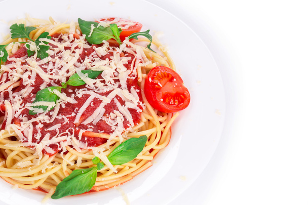 Spaghetti with tomato sauce basil and cheese. - Foto, afbeelding