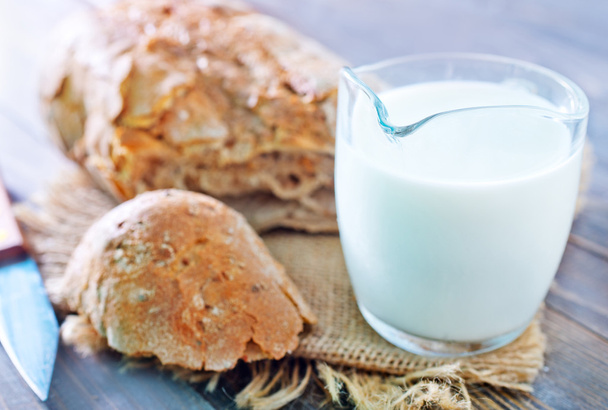 Bread with milk - Фото, изображение