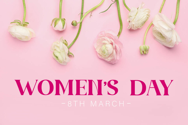 Uluslararası Kadınlar Günü kutlamaları için Ranunculus çiçekleriyle güzel bir tebrik kartı. - Fotoğraf, Görsel