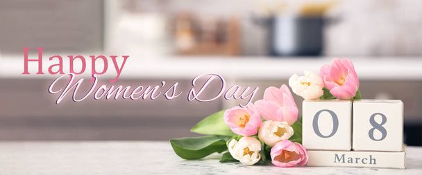 Piękna kartka z życzeniami na obchody Międzynarodowego Dnia Kobiet z kwiatami kalendarza i tulipanów - Zdjęcie, obraz