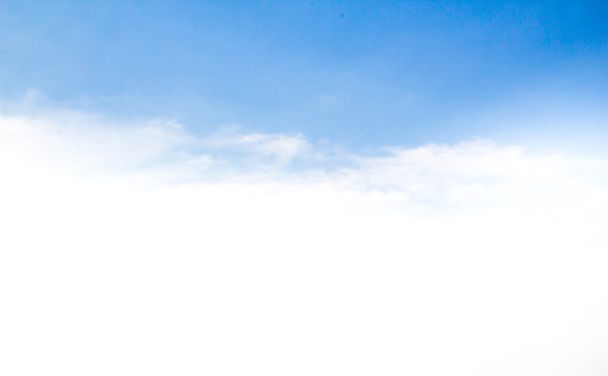 bewölkt blauer Himmel abstrakter Hintergrund  - Foto, Bild