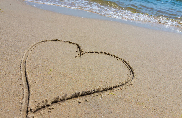 Heart of sand Love you as the grain of sand. - Zdjęcie, obraz