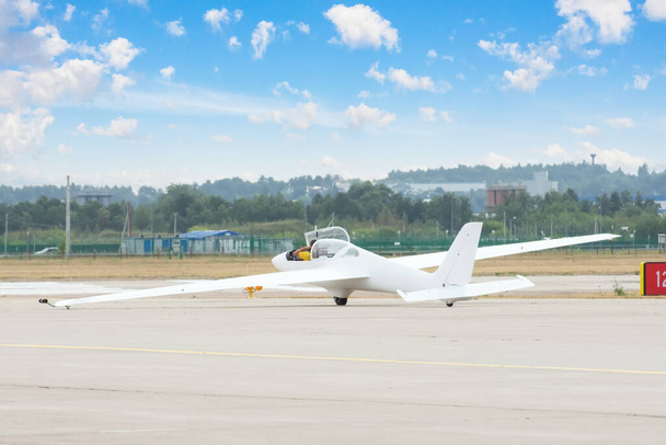 Glider before takeoff on the runway in good weather - Photo, Image