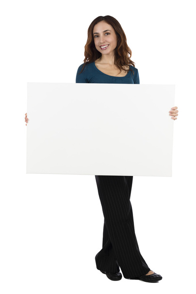 Mulher de negócios mostrando um cartaz em branco com espaço de cópia
 - Foto, Imagem
