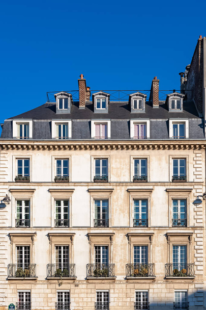 Παρίσι, όμορφο κτίριο de la Madeleine, σε μια πολυτελή περιοχή - Φωτογραφία, εικόνα