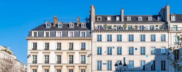 パリ、高級地区の美しい建物の場所デ・ラ・マドレーヌ - 写真・画像