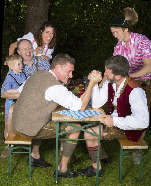 bavorské rodina v parku - Fotografie, Obrázek
