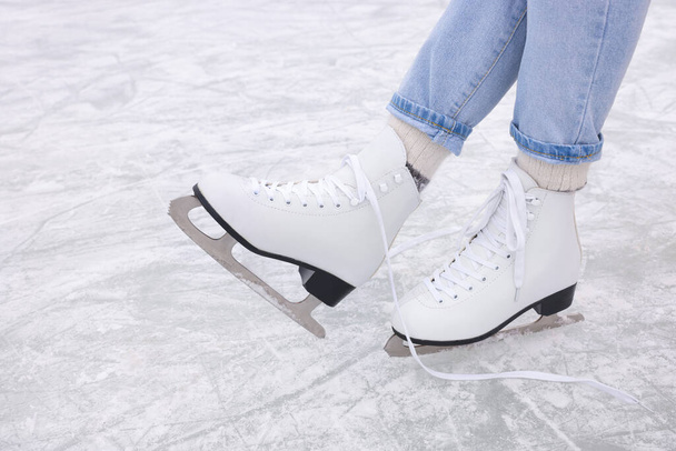 Woman wearing figure skates on ice, closeup - Foto, Bild