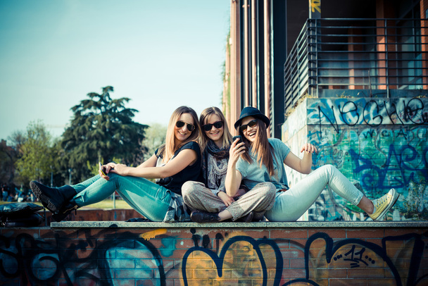 üç güzel arkadaş otantik - Fotoğraf, Görsel