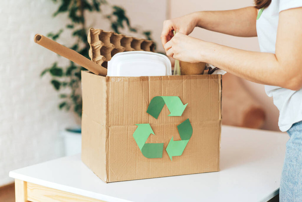 Girl puts garbage in recycling box - Valokuva, kuva