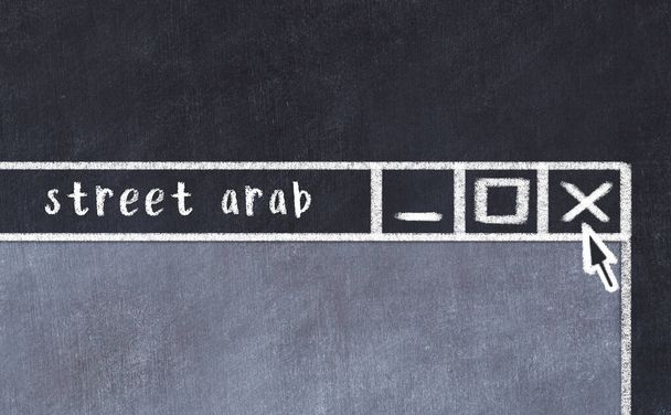 Меловой эскиз закрытия окна браузера с надписью заголовка страницы street arab   - Фото, изображение