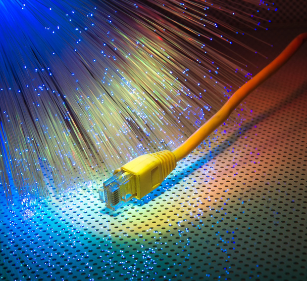 hálózati kábel high-tech technológiával színes háttér - Fotó, kép