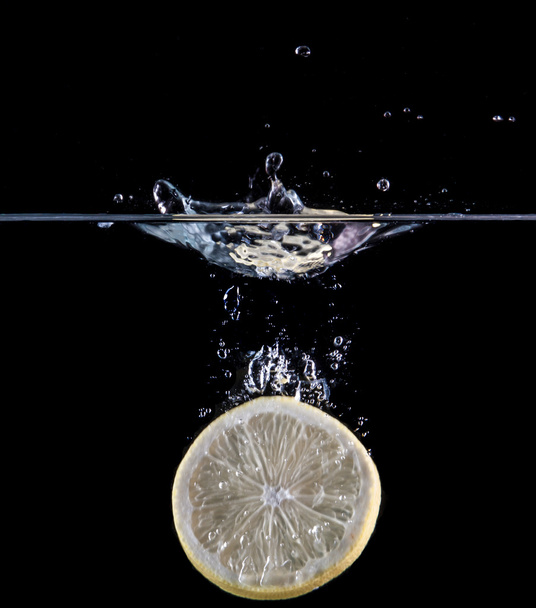 Lemon splashing - Φωτογραφία, εικόνα