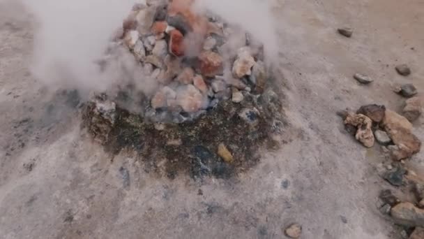 Fumarole füst szuper lassított felvételű és felismerhetetlen turisták - Felvétel, videó