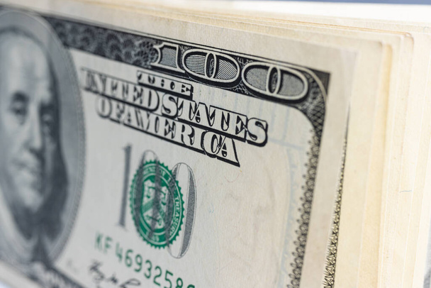 Amerikaans geld, honderd dollar bankbiljet close-up zicht. - Foto, afbeelding