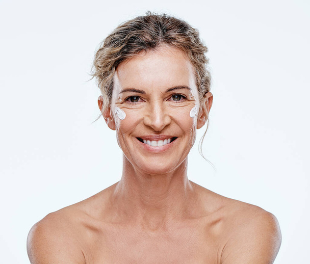 Glowing skin is beautiful at any age - Foto, imagen