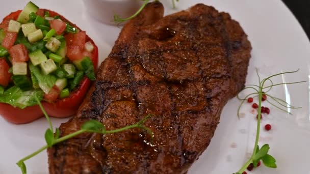 Grilovaný černý angus steak - Záběry, video