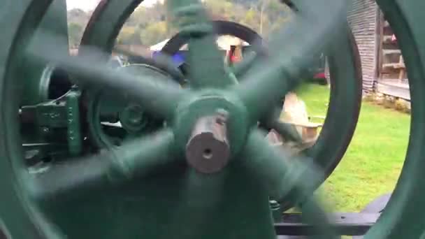 Videó egy régi gázmotorról mozgó alkatrészekkel. - Felvétel, videó