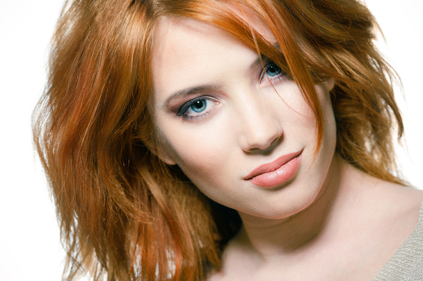 Closeup portrait of a sexy young woman with red hair and natural makeup - Foto, imagen