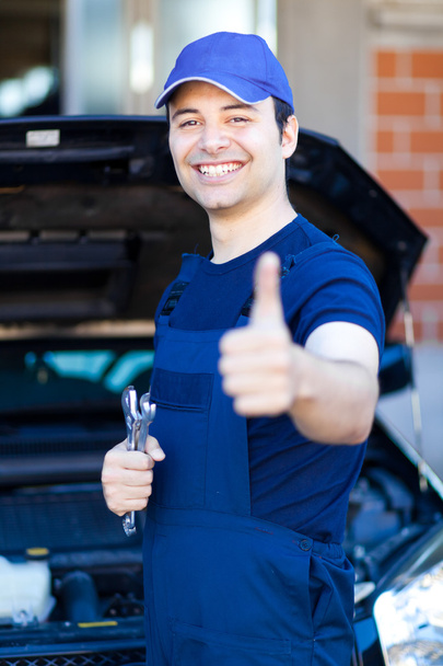 Mechanic showing thumb up - Foto, imagen