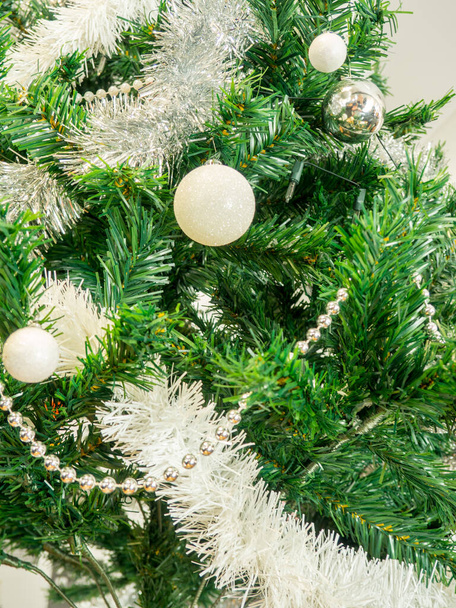 Zdobené větve vánočního stromku - Fotografie, Obrázek