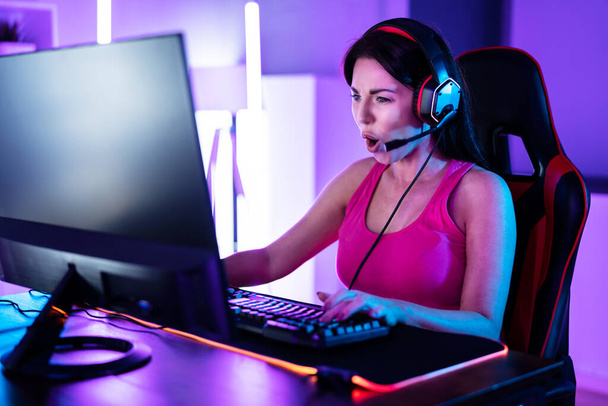 Online Cyber Technology Gaming Girl Playing Internet Game - Fotografie, Obrázek