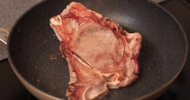 Grilling T born stake meat on the pan in the kitchen - Footage, Video