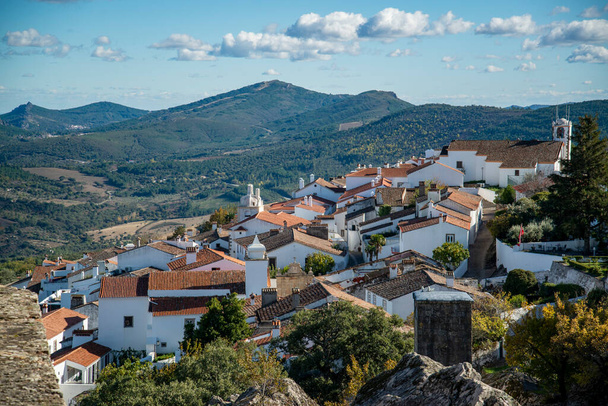 Portekiz 'in Alentejo şehrindeki Castelo de Marvao Tepesi' ndeki Marvao Köyü 'nde. Portekiz, Marvao, Ekim 2021 - Fotoğraf, Görsel