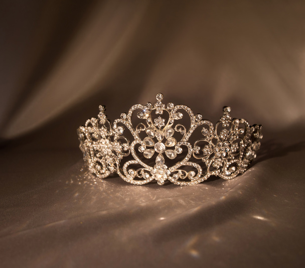 Diadème couronne royale de luxe avec diamants.  - Photo, image