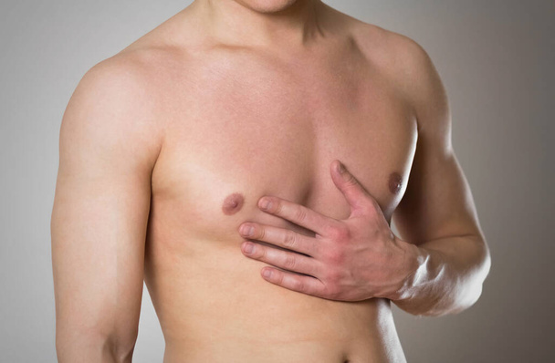 Chest pain. The man's chest hurts. - Foto, afbeelding