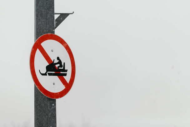 panneaux d'interdiction sur la piste de ski - Photo, image