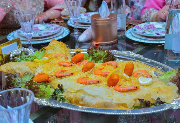 Pastel de pescado marroquí, pastilla, servido en bodas y eventos - Foto, imagen