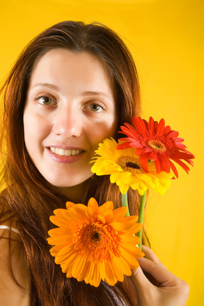 Pretty girl with flowers - Foto, imagen