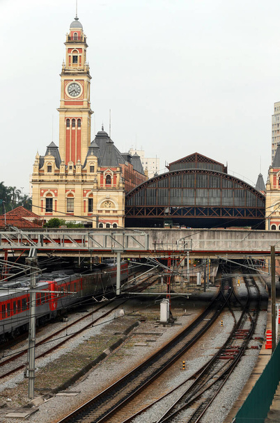 Estação Ferroviária Julio Prestes, um conjunto de edifícios históricos que ainda abriga uma das salas de concertos mais sofisticadas do mundo. São Paulo, Brasil - Foto, Imagem