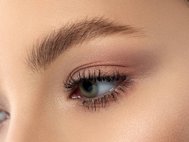 Close up of gray woman eye - Фото, зображення