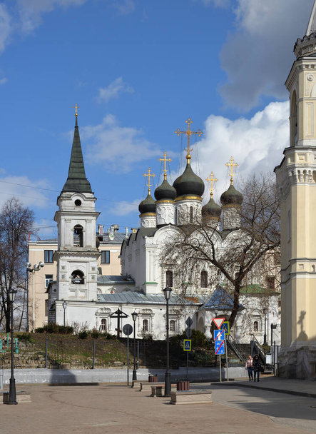 Μόσχα, Ρωσία, 9 Απριλίου 2021: Εκκλησία του Αγίου Βλαντιμίρ στους Παλιούς Κήπους των αρχών του 16ου αιώνα - Φωτογραφία, εικόνα