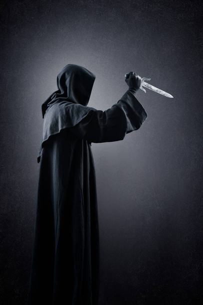 Hooded man with dagger in the dark - Φωτογραφία, εικόνα