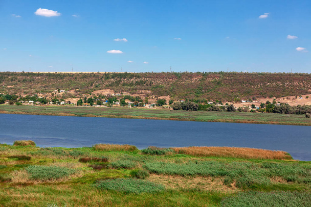 Venkovské panorama s řekou. Přírodní rezervace krajiny - Fotografie, Obrázek
