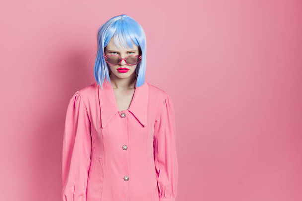 glamorous woman in blue wig pink dress red lips studio model - Fotoğraf, Görsel