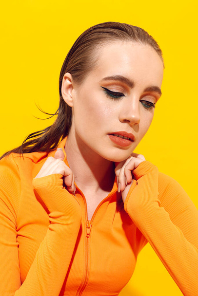 beautiful portrait of a girl with bright makeup on a yellow background - Foto, afbeelding