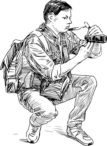 Sketch of young photographer crouching and shooting on camera - Vector, imagen