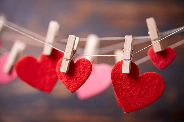 corazones rojos, fondo festivo para el 14 de febrero, día de San Valentín  - Foto, imagen