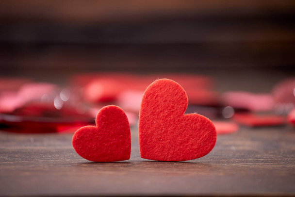 rode harten, feestelijke achtergrond voor 14 februari, Valentijnsdag  - Foto, afbeelding
