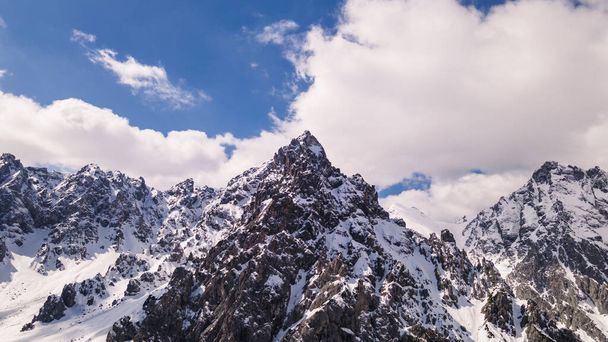 hegyi panoráma kilátás télen az Alpok közepén - Fotó, kép